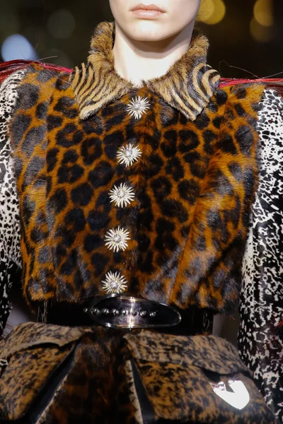 Look 5